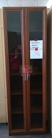 Узкий книжный шкаф