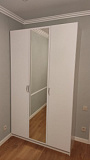 Белый шкаф с зеркалом
