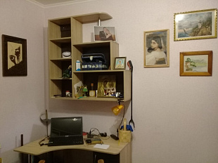 Размер стола  ш.1000* в.760 гл.800, размер полки  ш.1000* в.1000 гл.250  стоимость  8600 руб.